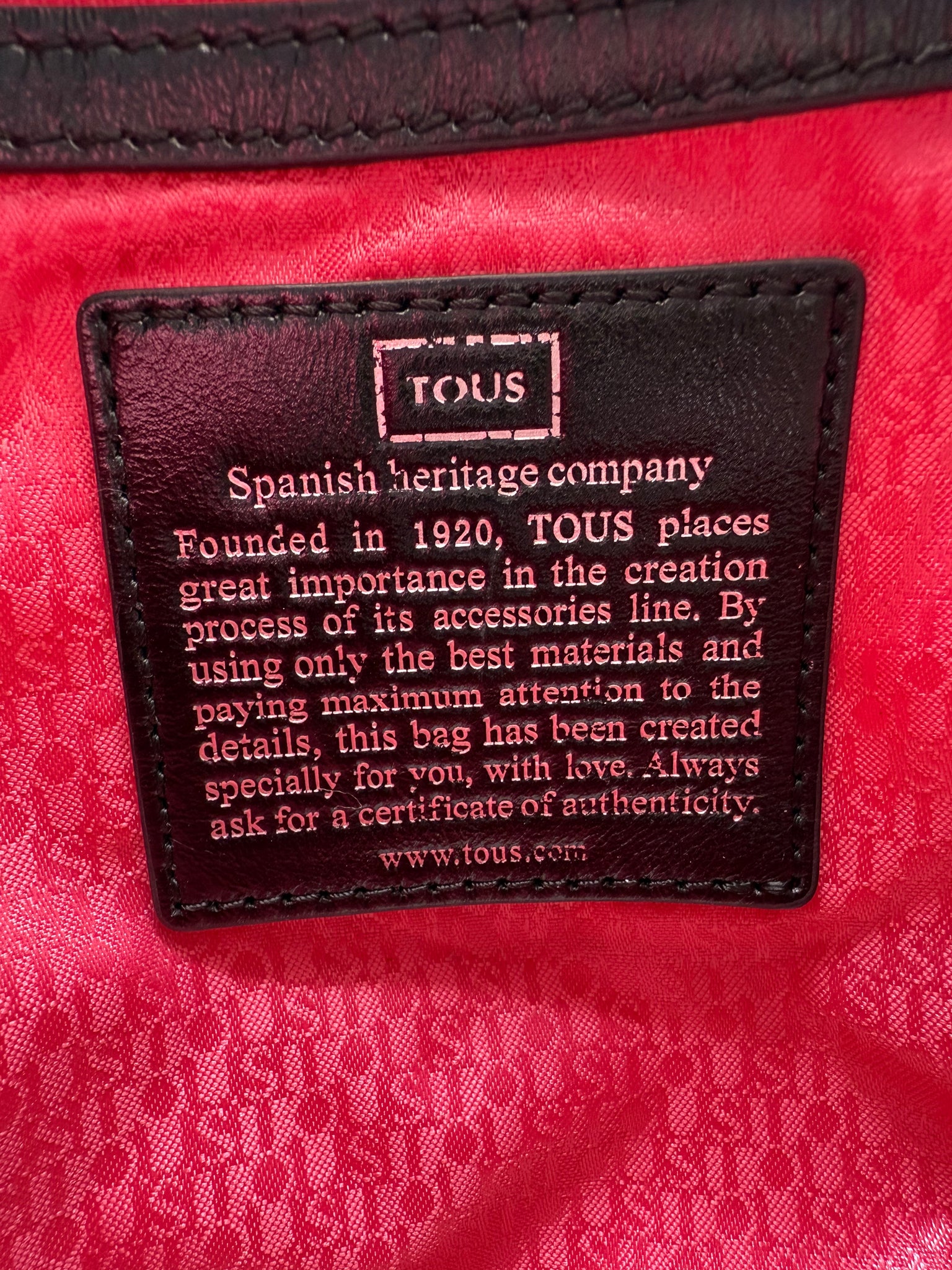 Bolso Coach Poppy Cinch – Lentejuelas negras con forro fucsia