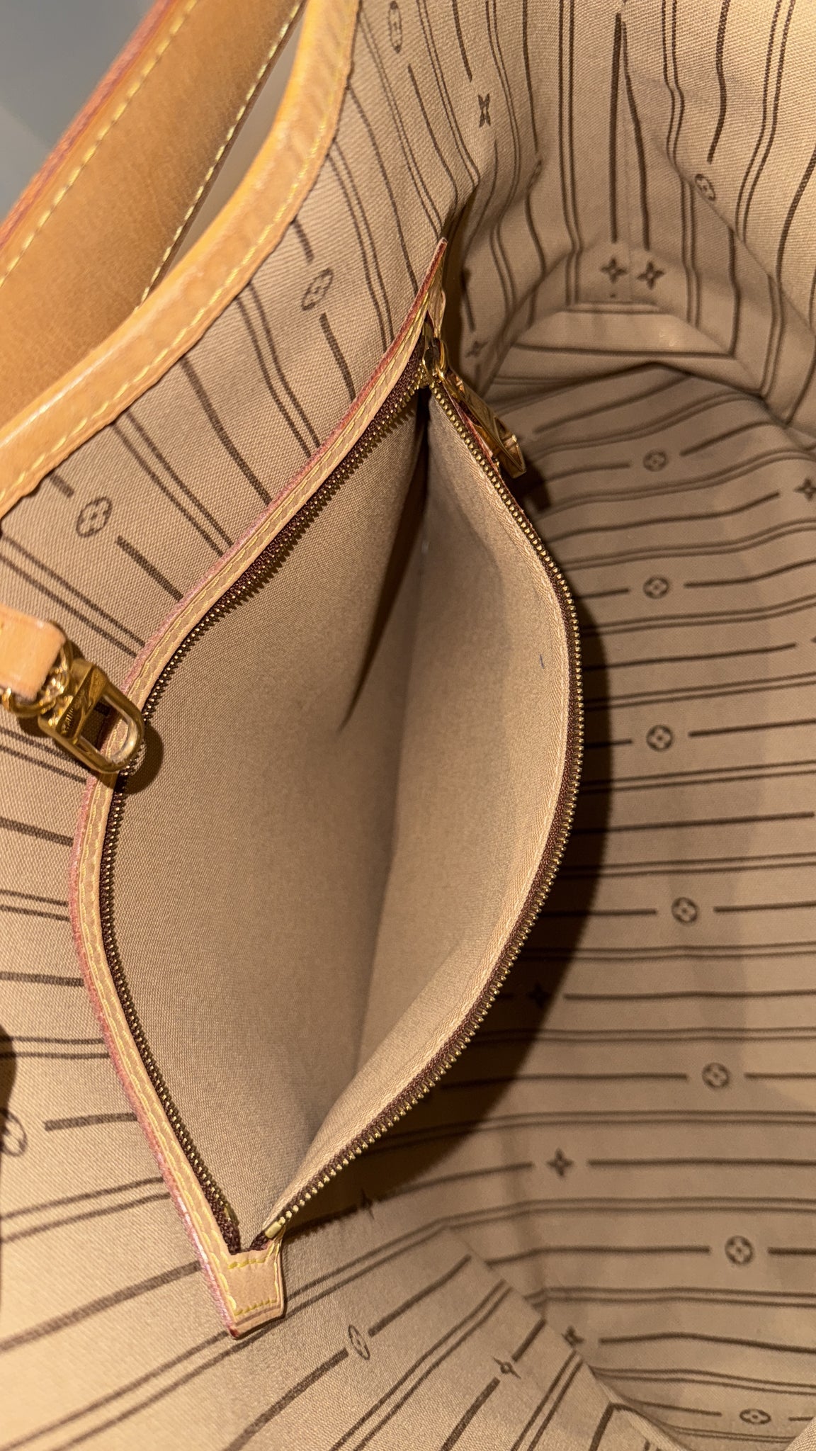 Louis Vuitton Galliera PM - Monogram Canvas