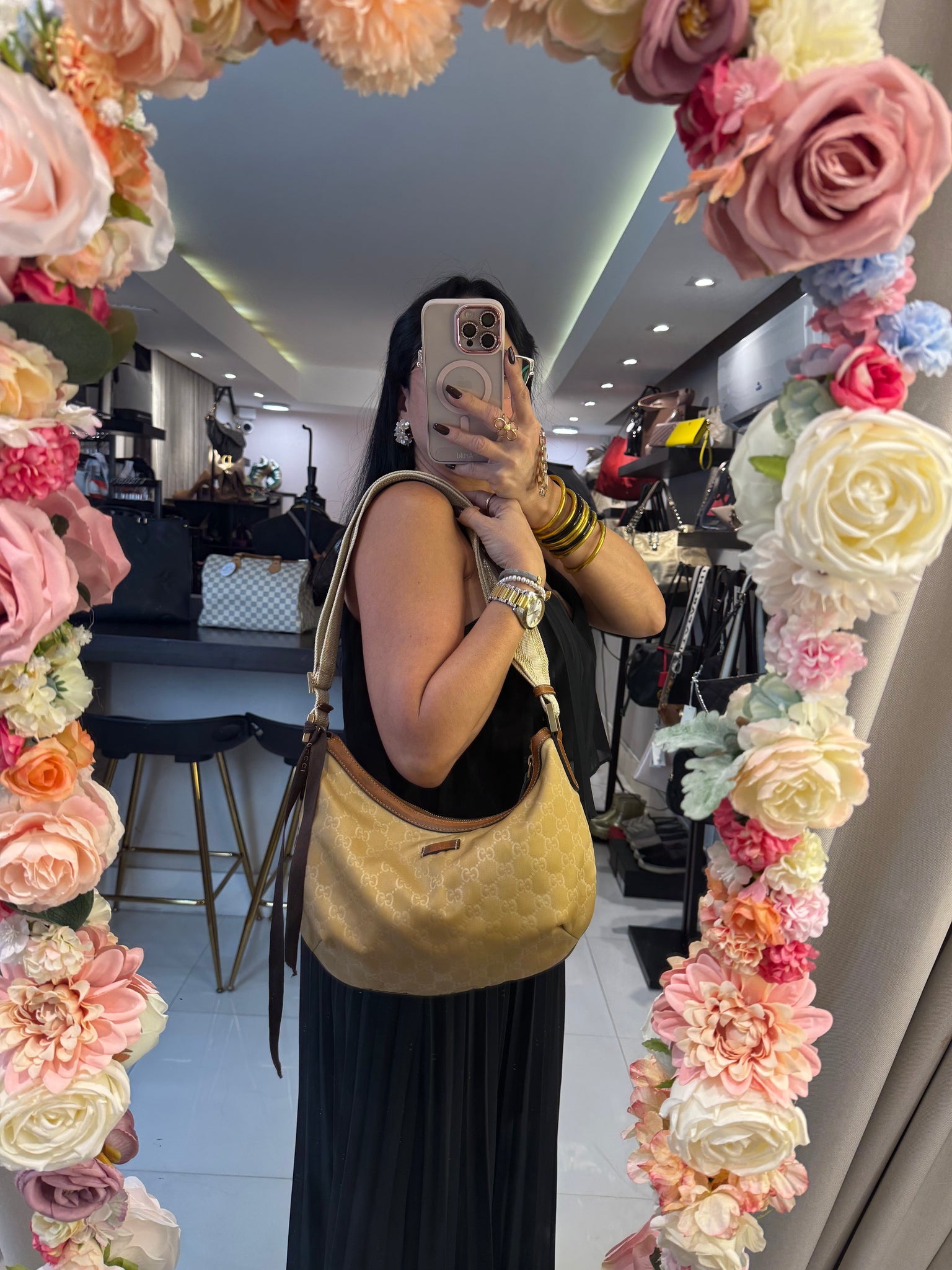 Bolso de hombro Gucci GG de lona y nailon, color beige