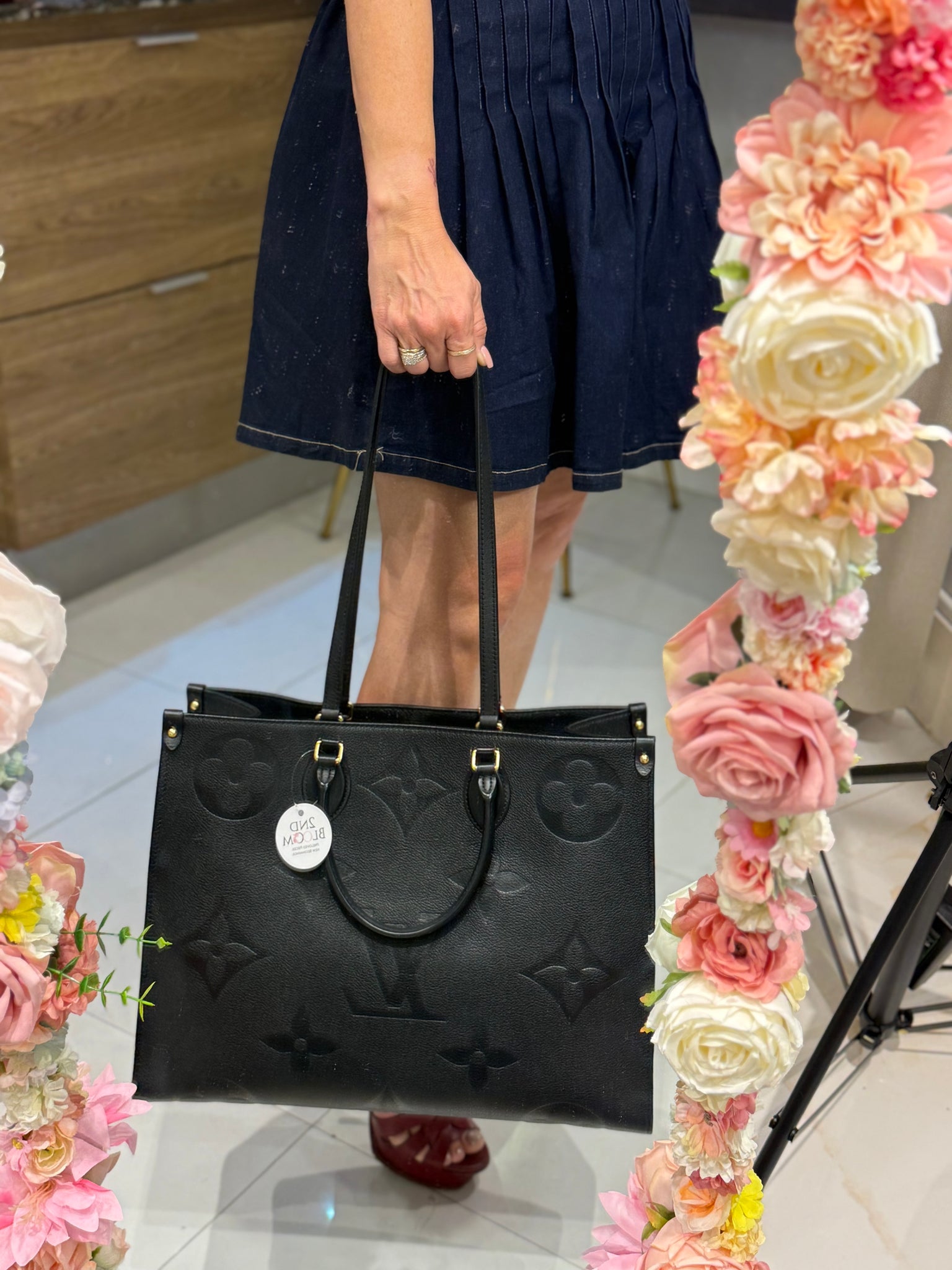 Louis Vuitton OnTheGo GM – Monogram Empreinte Noir (M44925)