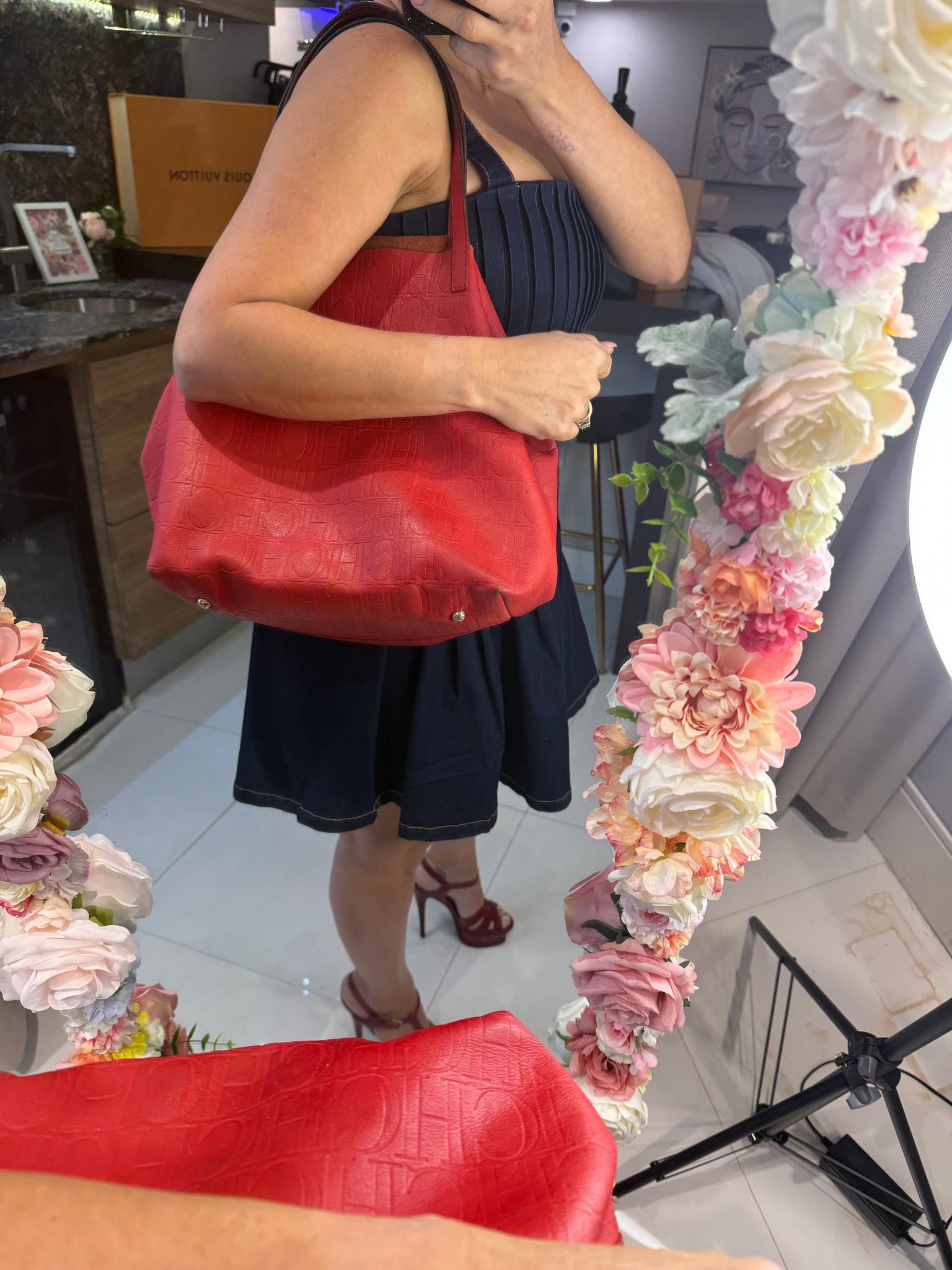 Carolina Herrera Matryoshka Tote Large Roja – Piel Monograma CH con Dust Bag