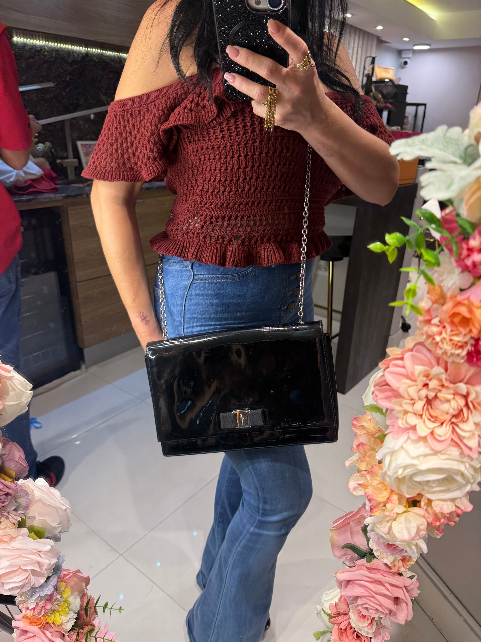 Ferragamo Patent Leather Bow-Chain Clutch/Crossbody – Negro Charol