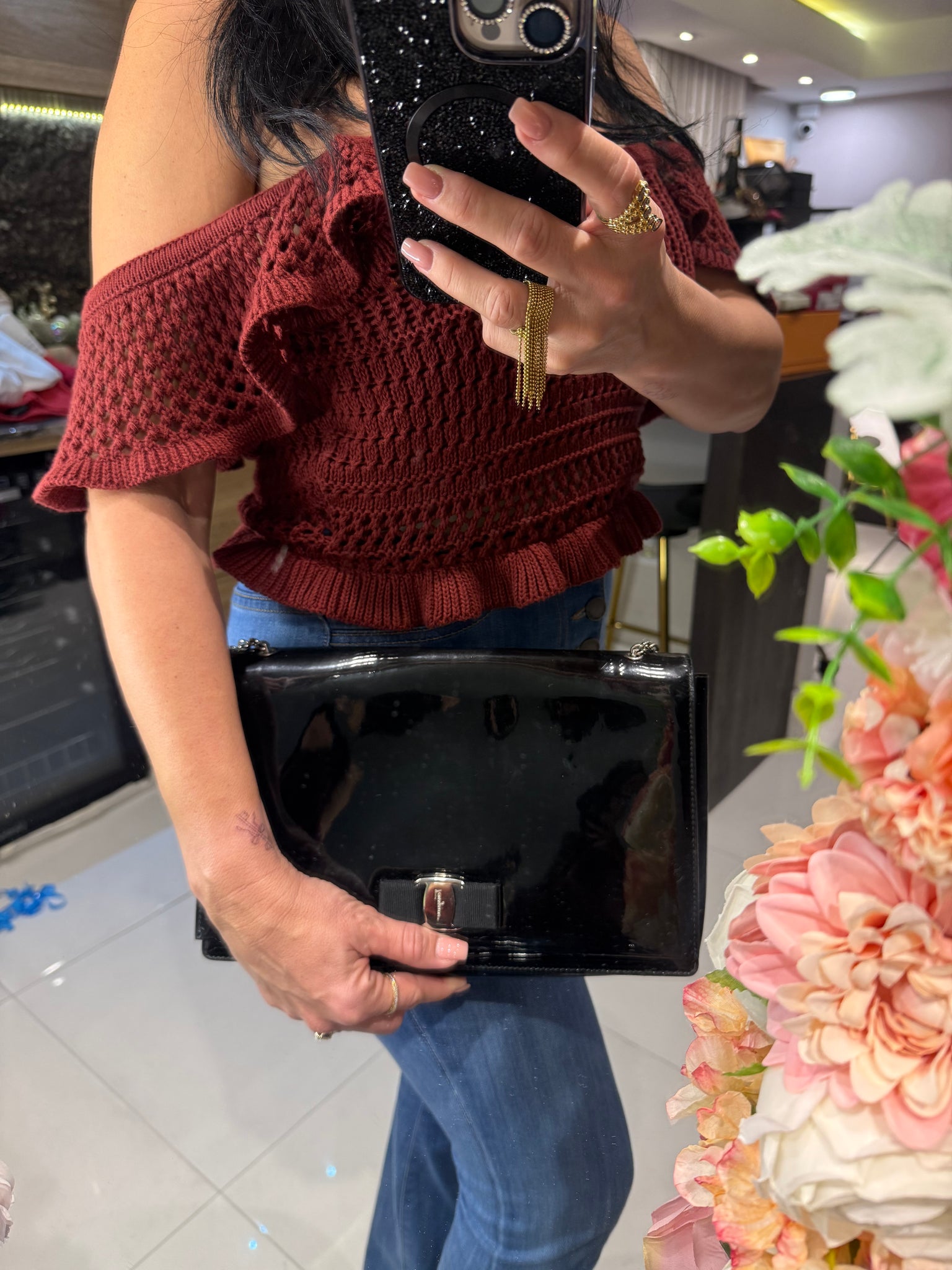 Ferragamo Patent Leather Bow-Chain Clutch/Crossbody – Negro Charol