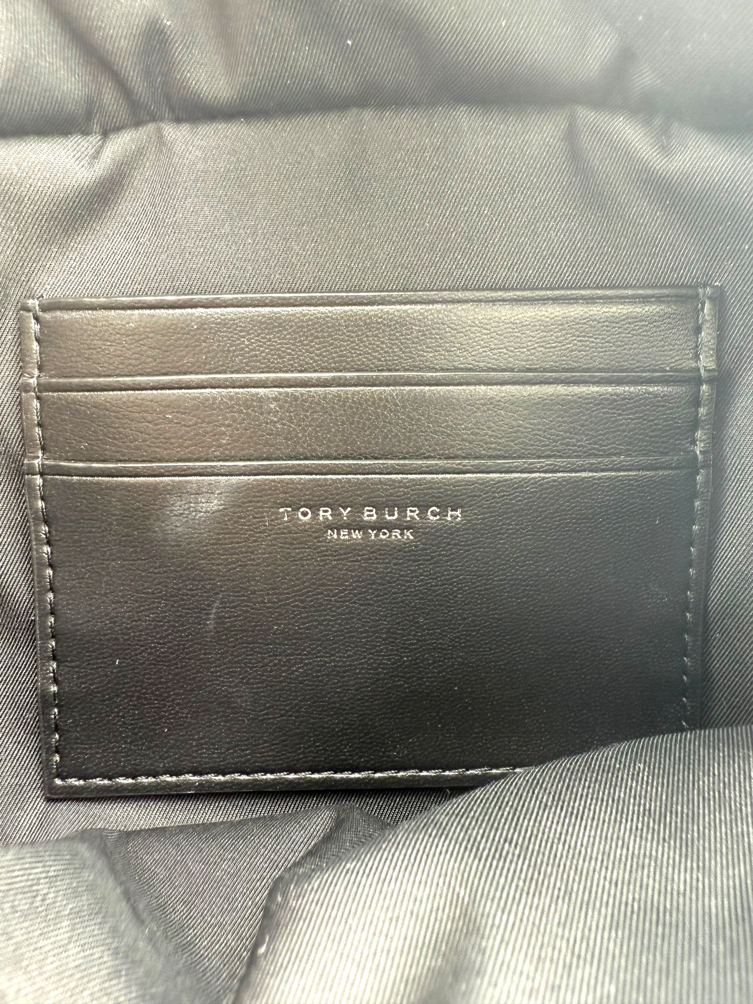 Tory Burch “Willa” Quilted Nylon Belt Bag – Negro con Detalles Plateados (Nueva con Tags)