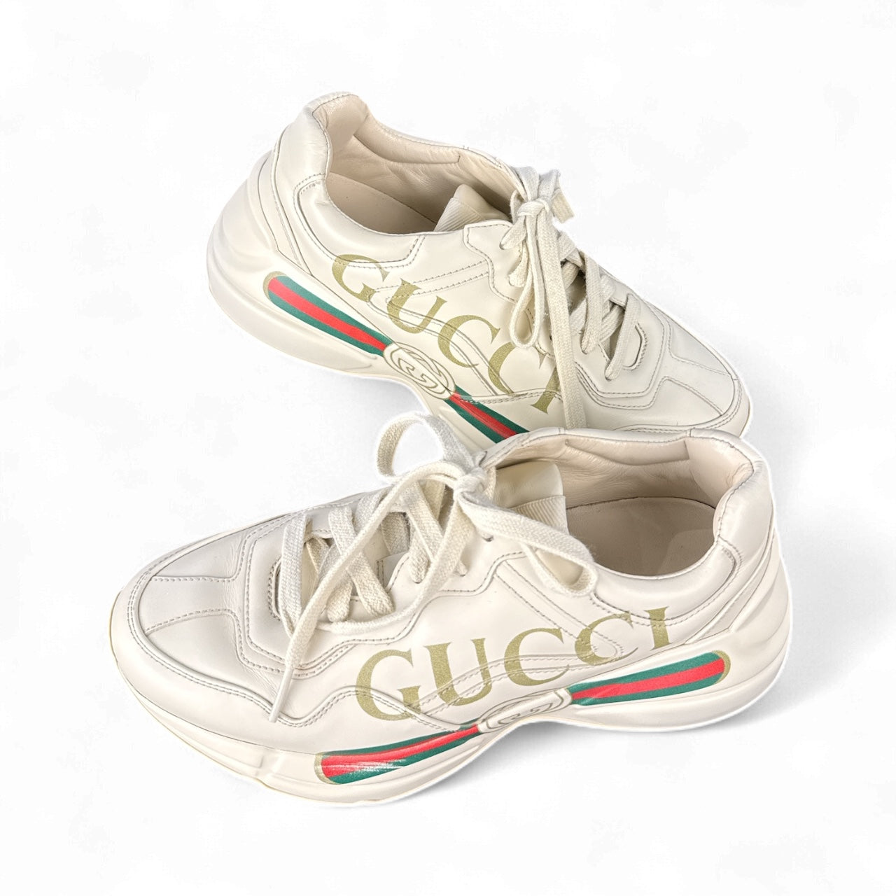Gucci Rhython Talla 7½ – Edición ícono “ivory” con banda verde/rojo