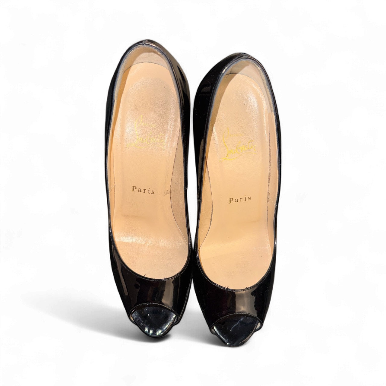 Christian Louboutin Very Privé Peep-Toe Pumps en Charol Negro – Talla 38 | Con Caja y Dust Bag