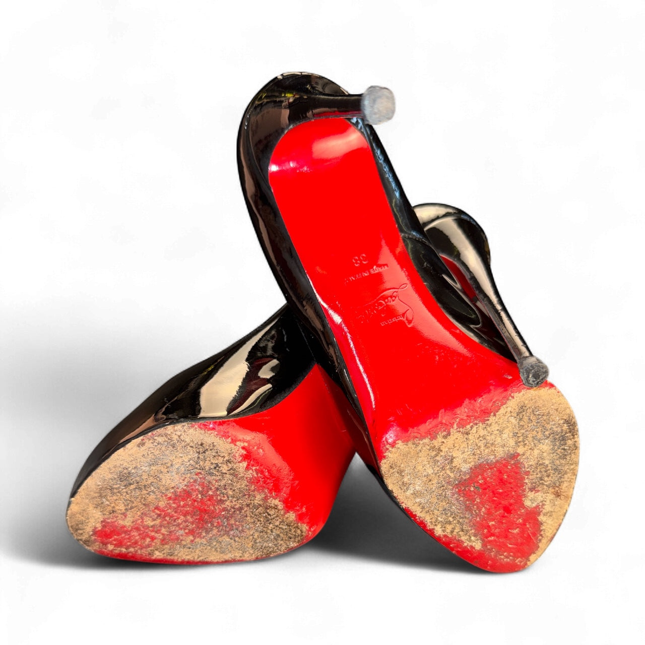 Christian Louboutin Very Privé Peep-Toe Pumps en Charol Negro – Talla 38 | Con Caja y Dust Bag