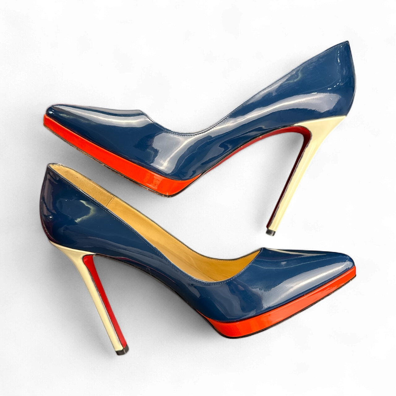 Christian Louboutin Pigalle Plato 120 Blue Patent Heels (Talla 38.5)