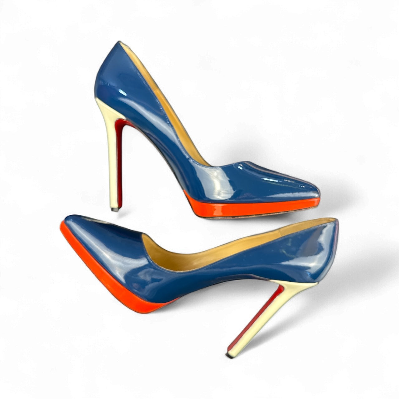 Christian Louboutin Pigalle Plato 120 Blue Patent Heels (Talla 38.5)