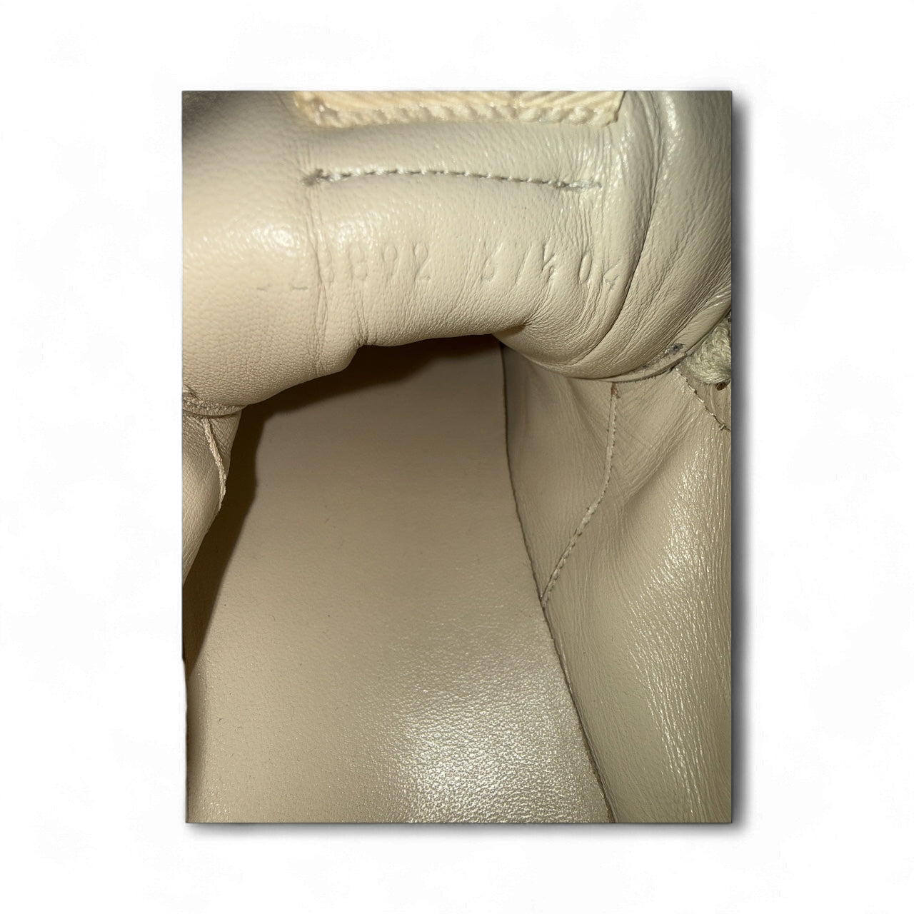 Gucci Rhython Talla 7½ – Edición ícono “ivory” con banda verde/rojo