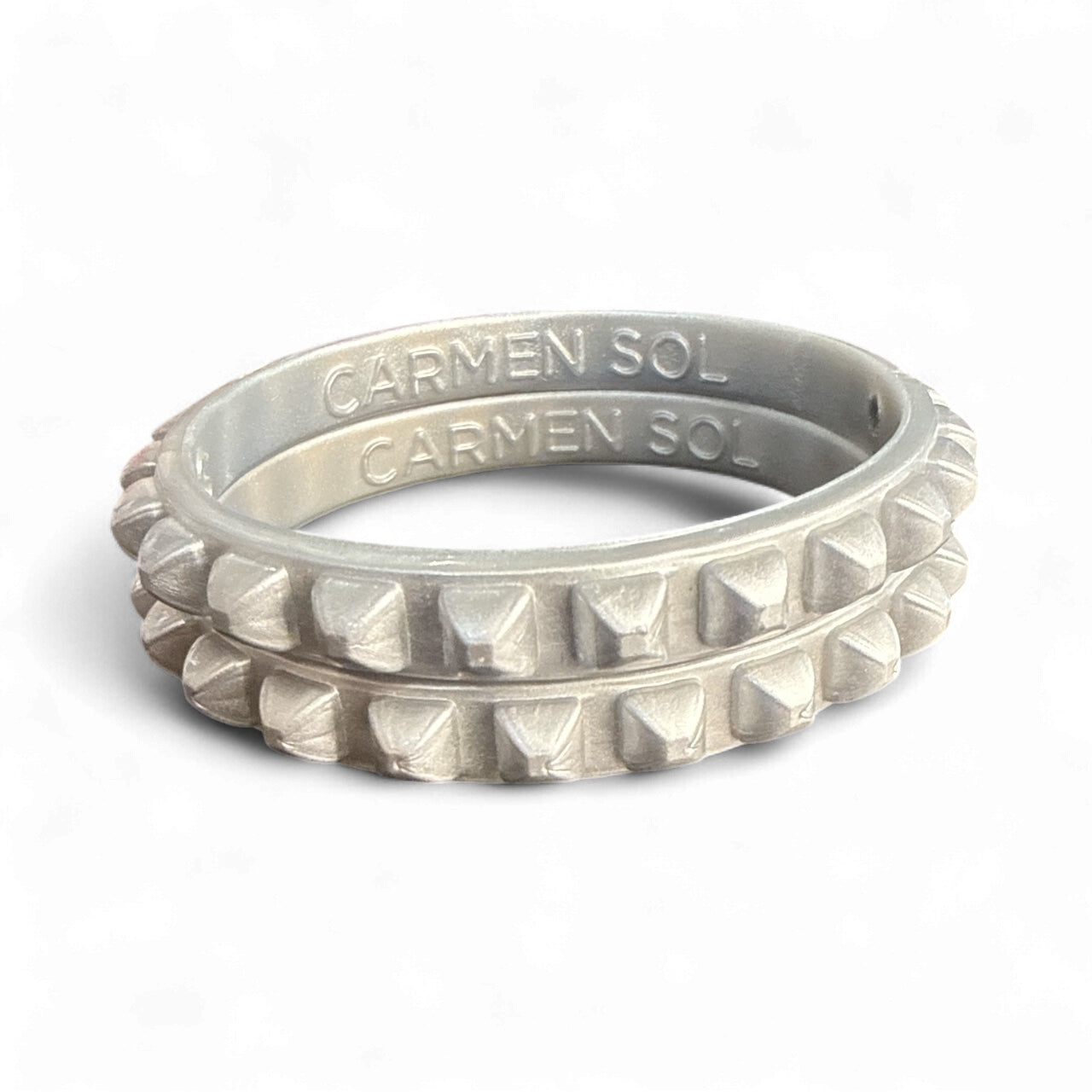 Pulseras de resina con tachuelas Carmen Sol – Juego de 3